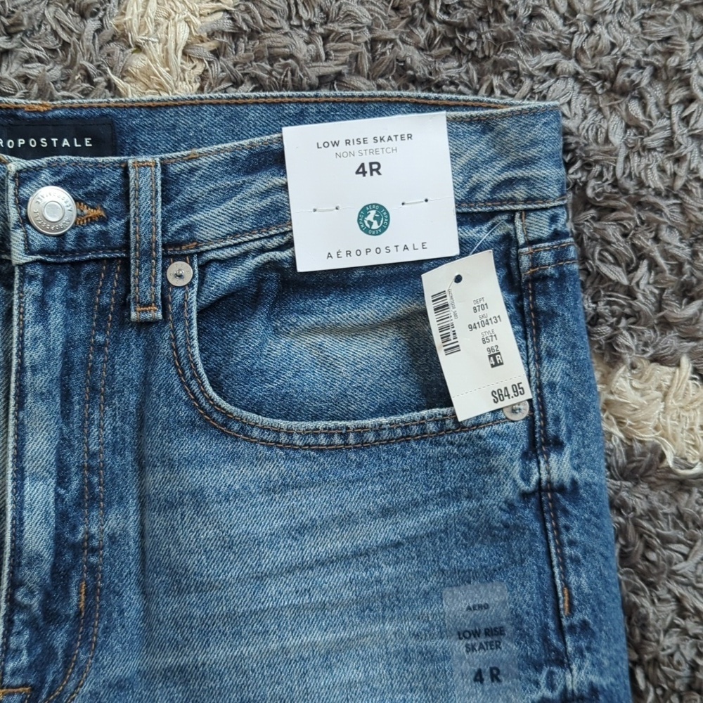 Aeropostale Low Rise Skater Non Stretch Denim Distressed Jean Size 4R - Picture 2 of 9